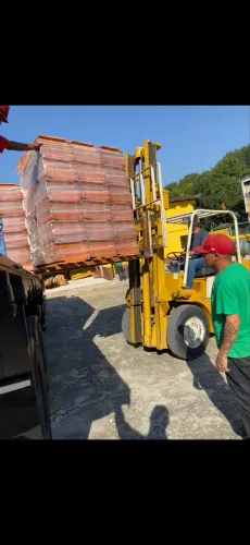 Empilhadeira Yale 4 toneladas - em excelente estado de conservação- trabalhando