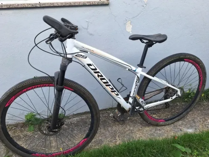 Bicicleta Aro 29 Com Suspensão a Ar e quadro de alumínio