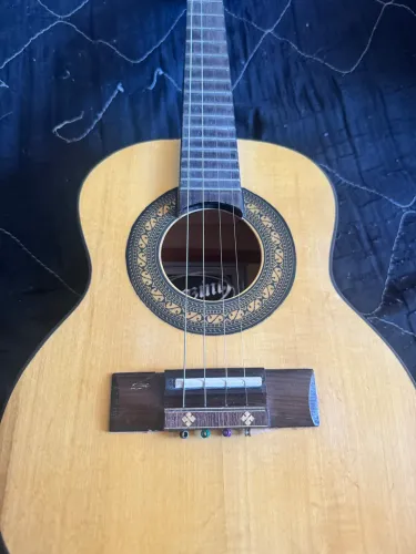 Cavaquinho Rozini Studio Eletrificado Passivo Natural Brilhante Louro Preto - 4 Cordas