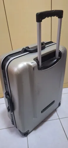Mala Media ( DESPACHO 23KG da Europa. Altura: 68 Cm Largura: 50 Profundidade: 24