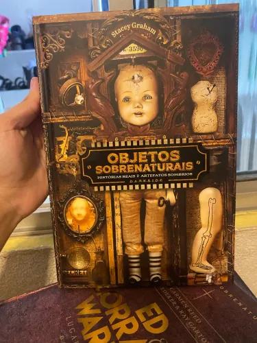 Livro objetos sobrenaturais - Ed e Lorraine Warren 