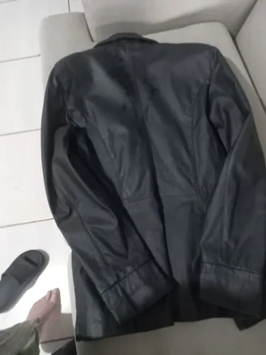 VENDO JAQUETA DE COURO LEGÍTIMA FEMININA TAMANHO M