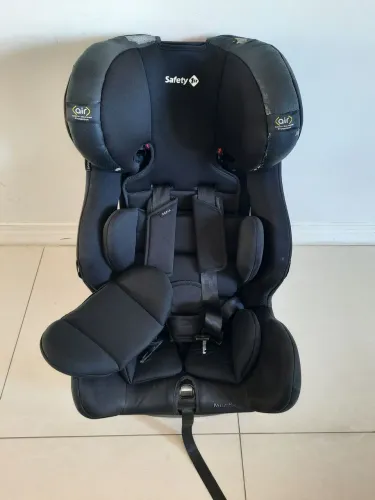 Cadeirinha Safety 1st Multifix com isofix