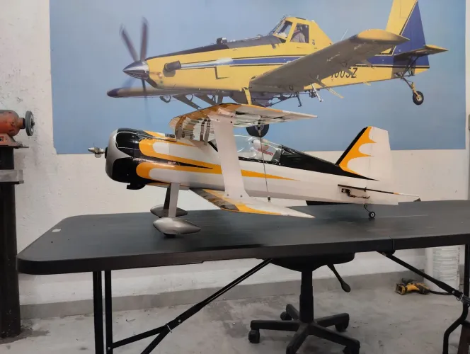 Aeromodelo pitts biplano