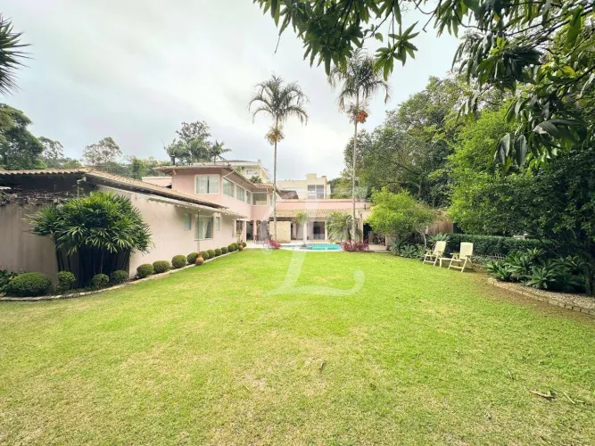 Casa Térrea de Alto Padrão à venda no Condomínio Granja Viana II (Glebas IV e V