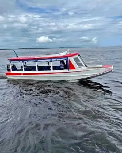 Lancha Cabinada