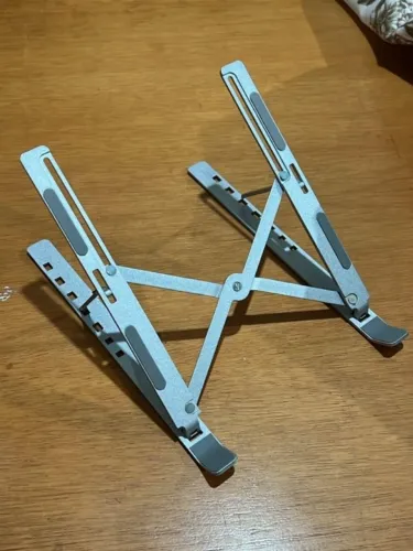 Suporte Ajustável para Notebook - Ergonomia e Organização!
