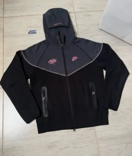 Nike tech
