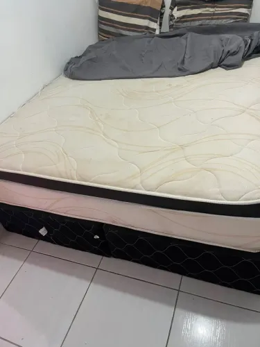 Cama Box (Box + Colchão) Queen - Molas Ensacadas. Acompanha os pés da cama. 