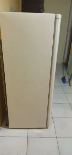 Vende-se uma geladeira usada em bom estado de uso