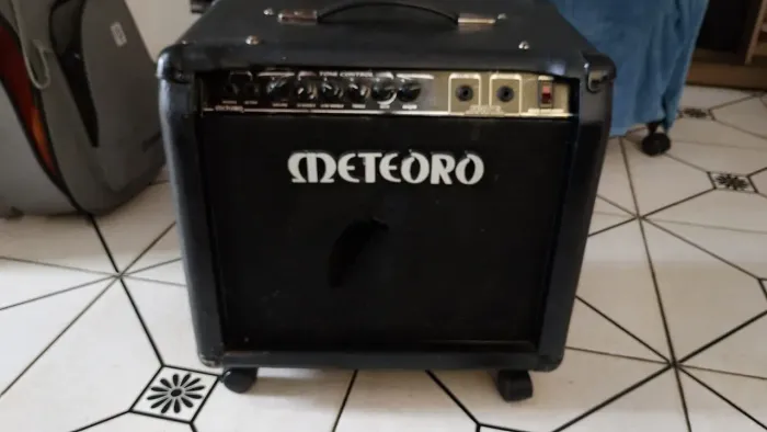 amp bass