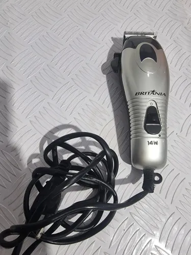Máquina Britânia 14W para Cortar Cabelo - Nova