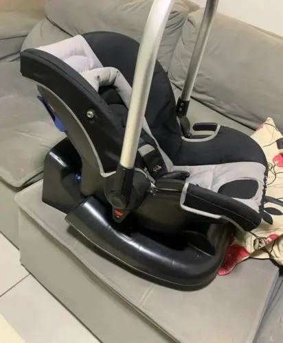 Bebê conforto + Base para carro 