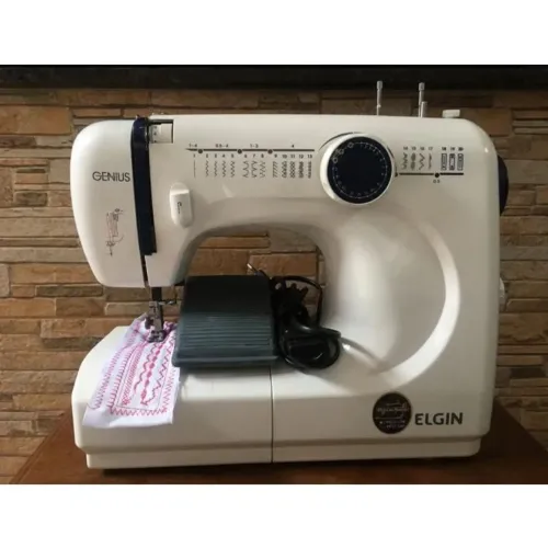 Máquina de costura Elgin Genius
