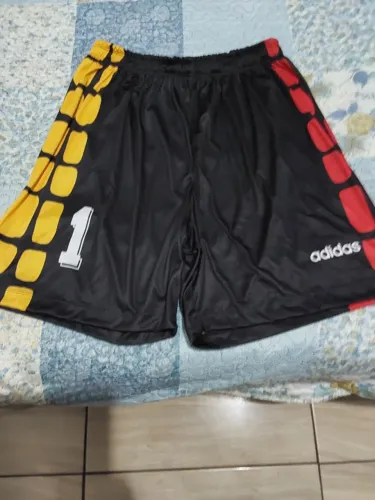 Uniforme de goleiro retrô anos 90.
