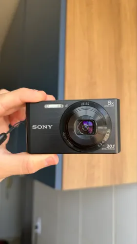 Sony Cyber-shot DSC-W830 20.1MP + Zoom 8x