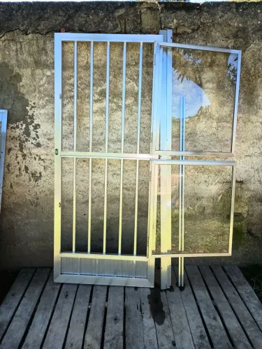 Porta de correr de alumínio semi nova