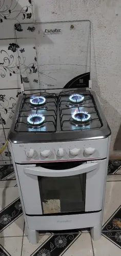 Ótimo fogão Esmaltec top de 4 bocas manual com válvula de segurança
