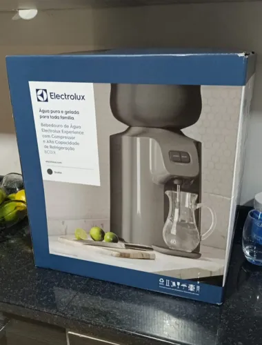 Bebedouro Electrolux com compressor. Novo