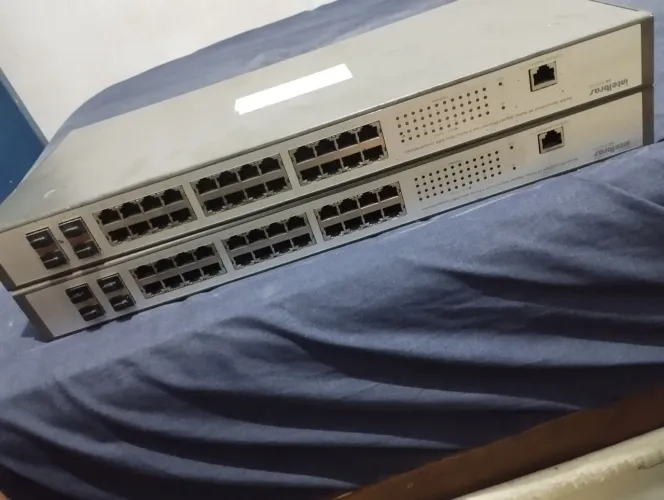 Switch 24p Gerenciável Giga + 4p Sfp Sg2404 Mr L2+ Intelbras