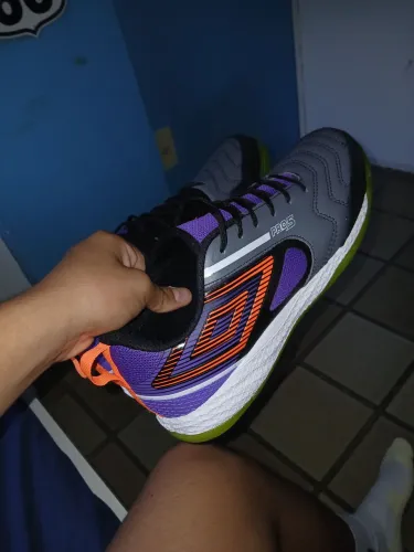 Chuteira Pro 5 bump número 43 seminovo apenas com solado escuro