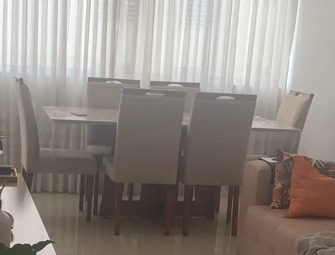 Mesa de jantar 1,60 com 6 cadeiras - madeira
