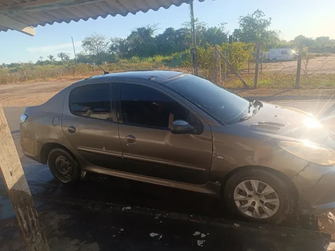 Peugeot 207 Sedan Passion XR 1.4 Flex 8V 4P 2013