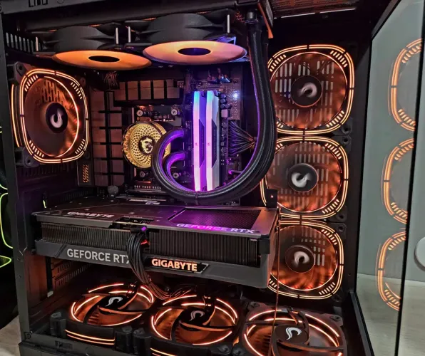 PC Gamer Ryzen 7 9800X3D + RTX 4070 Ti 12GB + 32GB DDR5 RGB + SSD 1TB NVMe