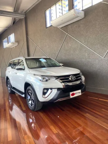 Toyota Hilux SW4 Diamond 2.8 TB 4X4 Die. Aut. 2020