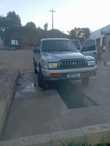 Toyota Hilux CD DX 4X4 3.0 8V 90cv Diesel 2005