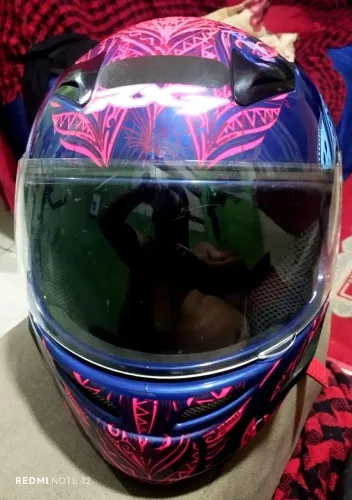 Capacete tamanho 58 semi-novo.