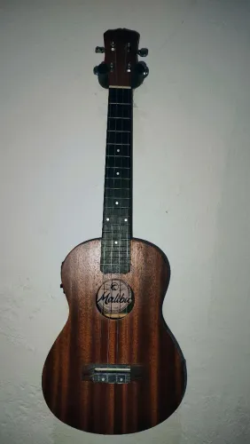 Ukulele Malibu tenor 26se elétrico acústico