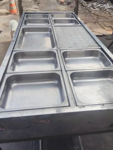 Balcão para comidas/com rodinhas 