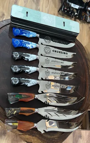 Faca Artesanal para Churrasco com Cabo em Madeira e Resina