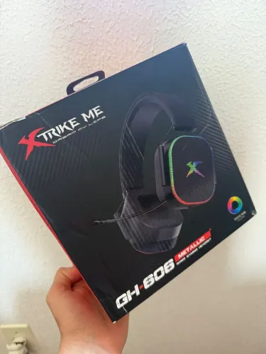 Fone de ouvido pra computador. Marca:xtrike me,conta com rgd e microfone e um som absurdo