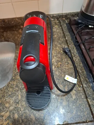 Cafeteira Nespresso Essenza Mini