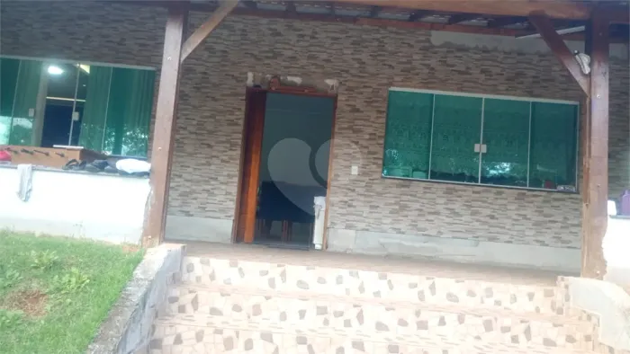 Condomínio com 3 quartos para locação em Caraguatá - SP