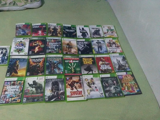 Vendo XBOX 360 com 30 jogos originais