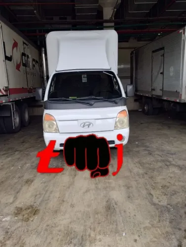 Venda ou troco por Fiorino refrigerada montando um pedaço