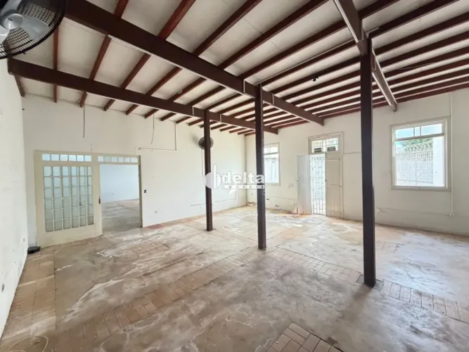Galpão disponível para locação no bairro Cidade Jardim em Uberlândia-MG