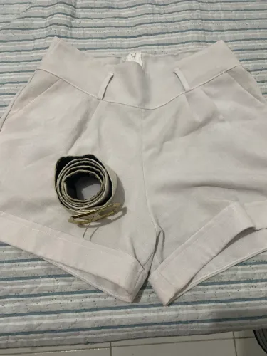 Short branco