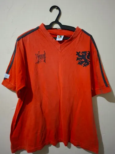 Camisa retrô Holanda Cruyff revista lance