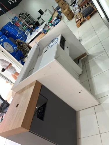Frente de caixa com espaço pra 2 monitores