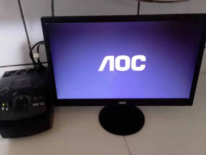 VENDO MONITOR AOC+ ESTABILIZADOR E ACESSORIOS