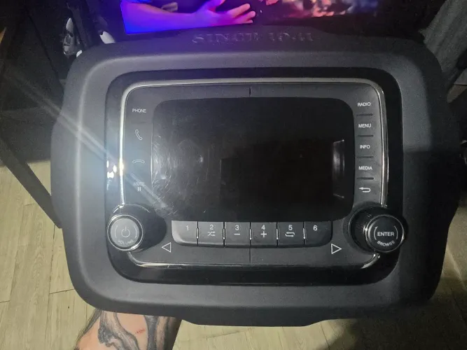 Rádio original Jeep Renegade 2015