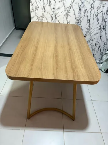 Mesa amadeirada 