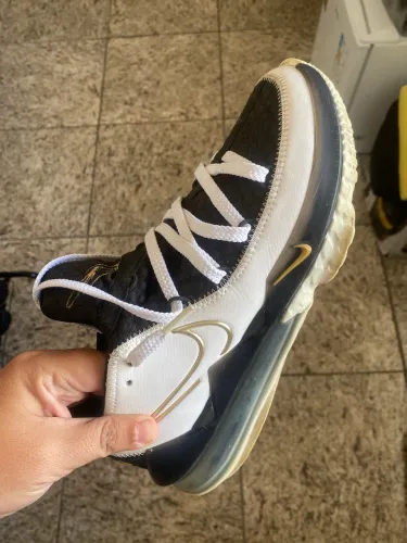 Vende tênis LEBRON XVII pouquíssimo uso 