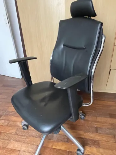Cadeira de Escritório Ergonômica Pretra - Totalmente Ajustável (Ótimo Estado)
