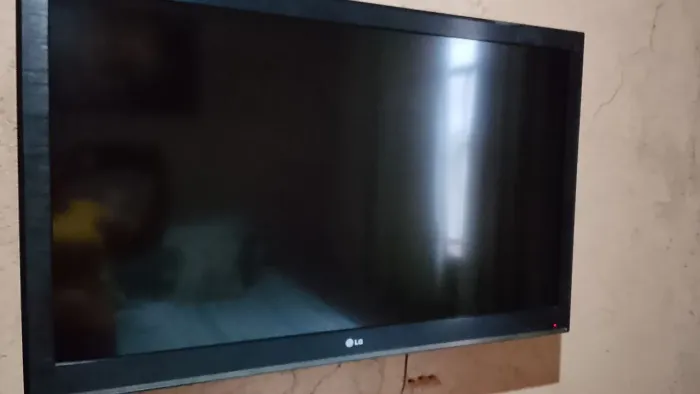 Vendo TV 55 polegadas LG com o suporte , Cel Samsung A03 e Aparelho Box novo