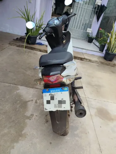 MOTO EM BOM ESTADO DE CONSERVAÇÃO